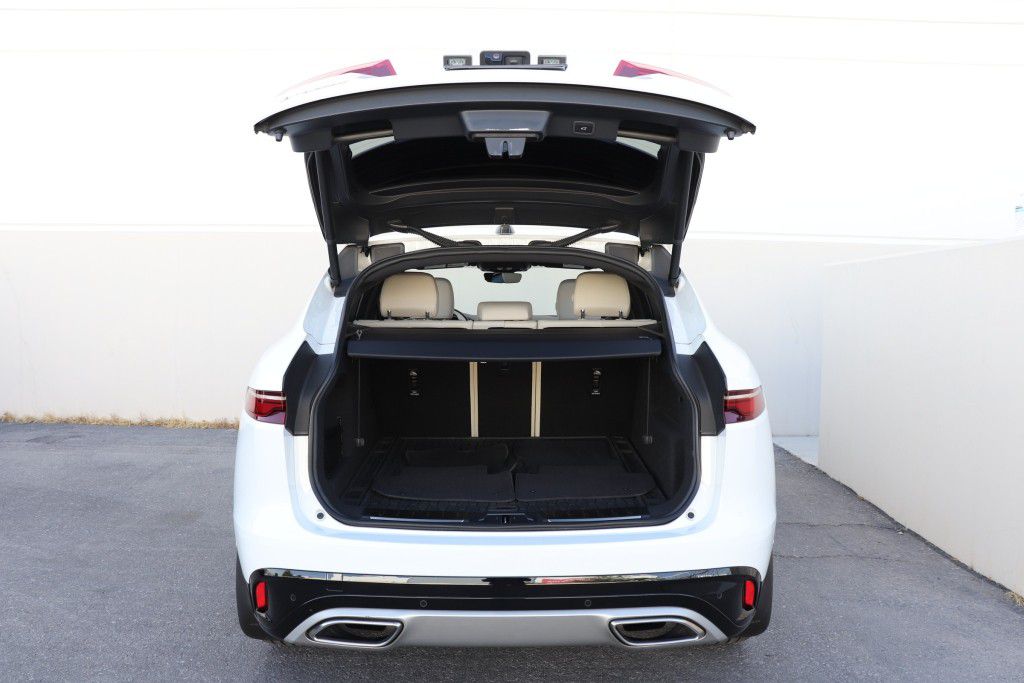 Photo 22 of this JAGUAR F-PACE S