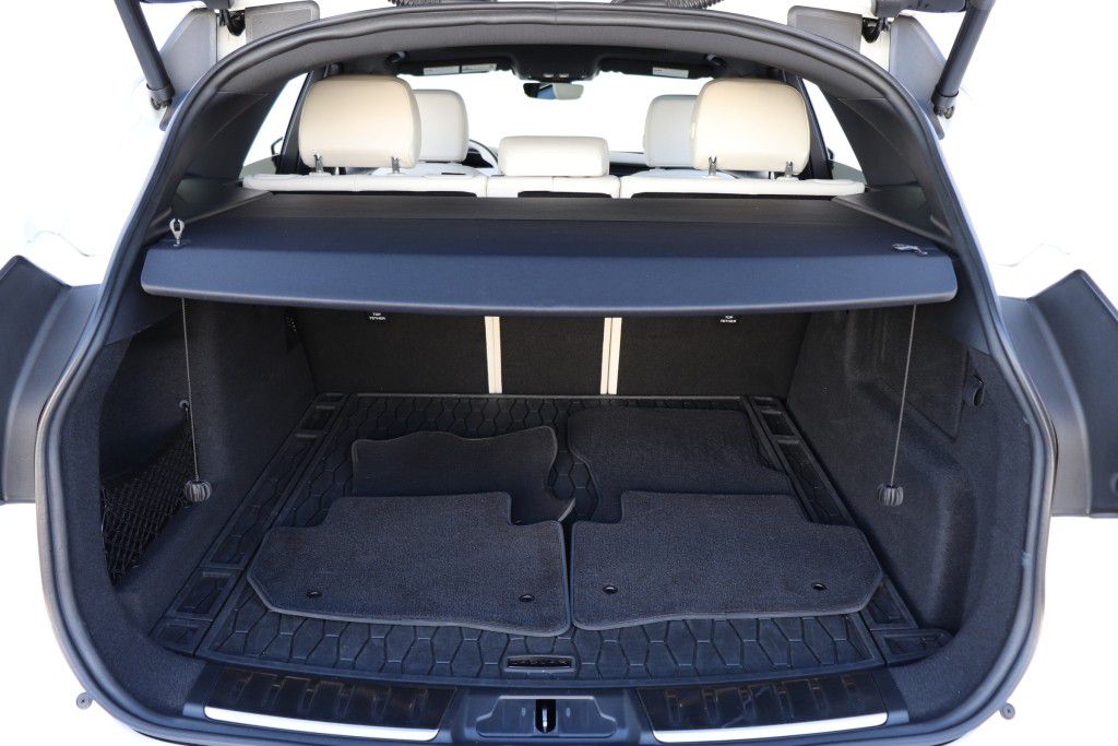 Photo 24 of this JAGUAR F-PACE S