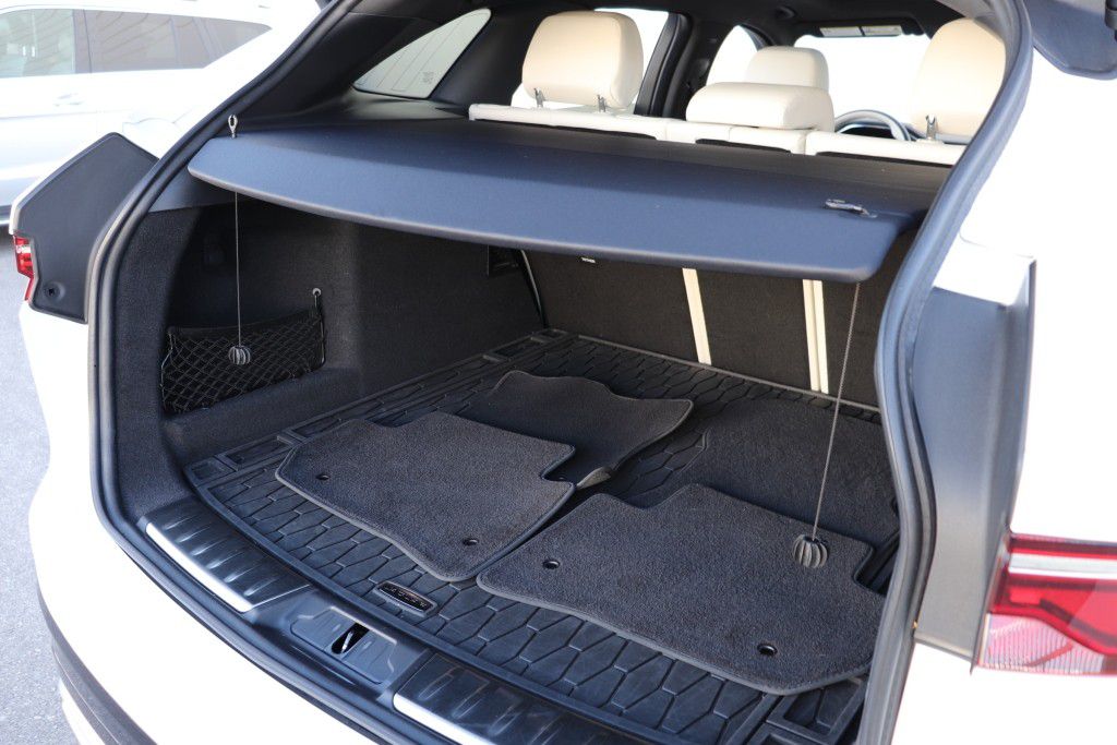 Photo 25 of this JAGUAR F-PACE S