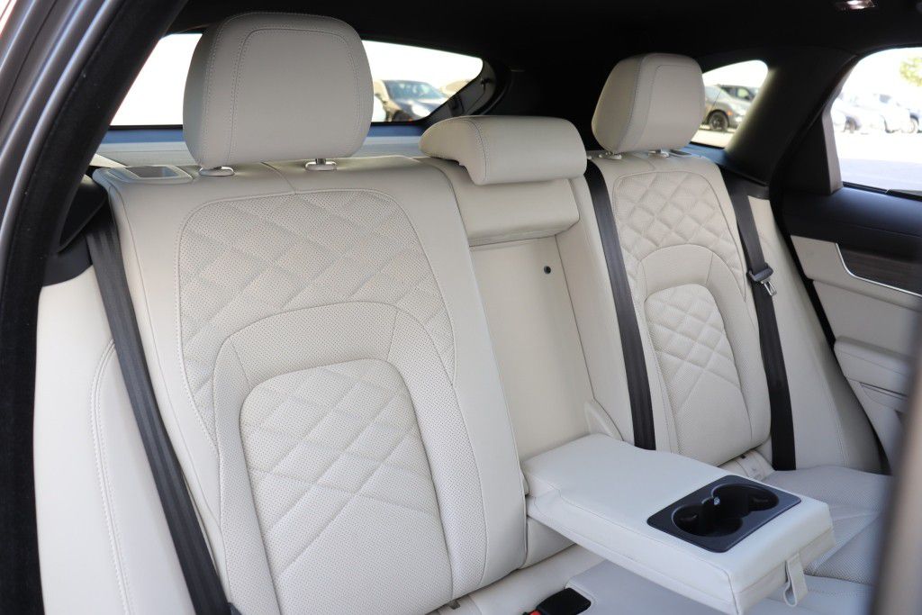 Photo 29 of this JAGUAR F-PACE S
