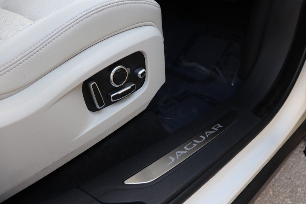 Photo 31 of this JAGUAR F-PACE S