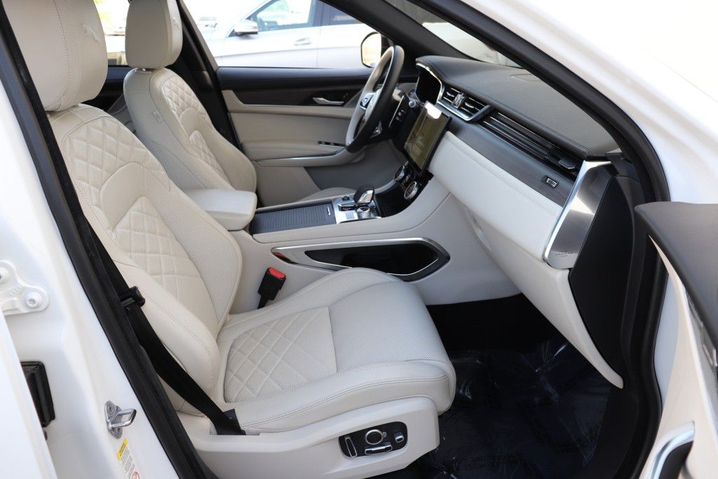 Photo 32 of this JAGUAR F-PACE S