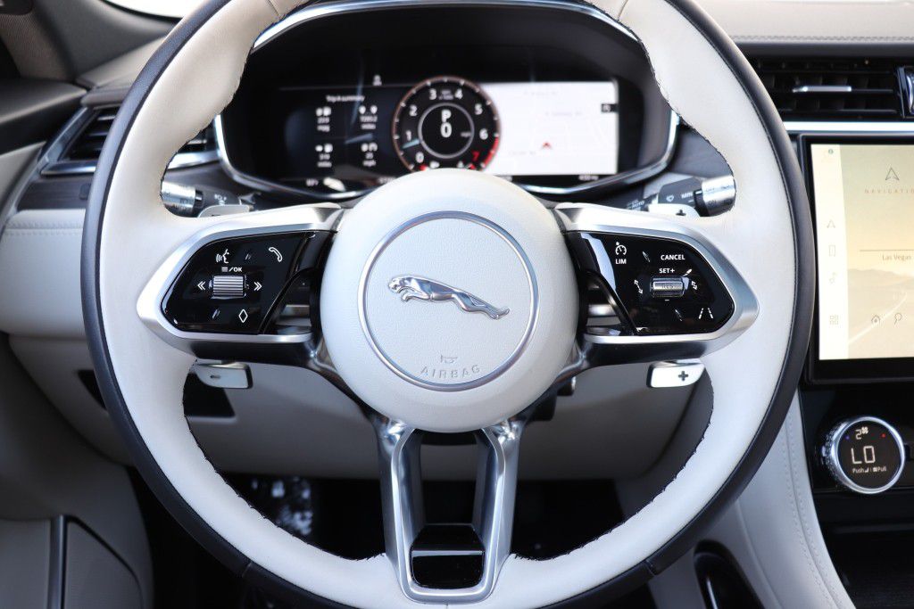 Photo 41 of this JAGUAR F-PACE S