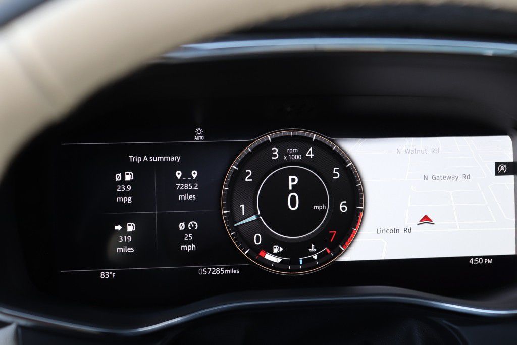 Photo 43 of this JAGUAR F-PACE S