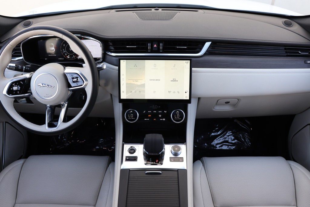 Photo 44 of this JAGUAR F-PACE S
