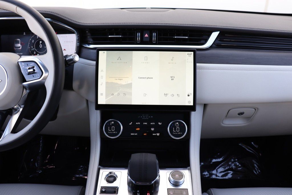 Photo 45 of this JAGUAR F-PACE S