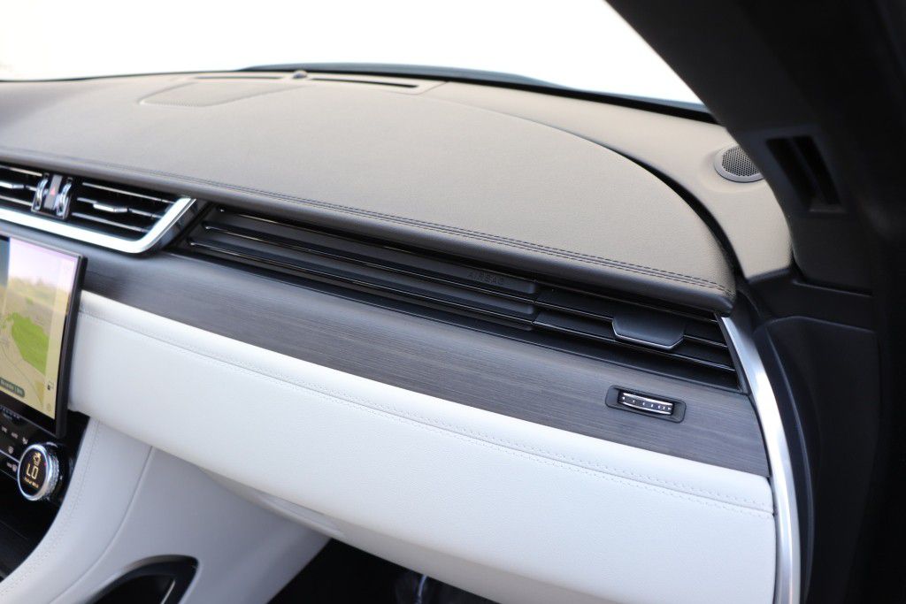 Photo 49 of this JAGUAR F-PACE S