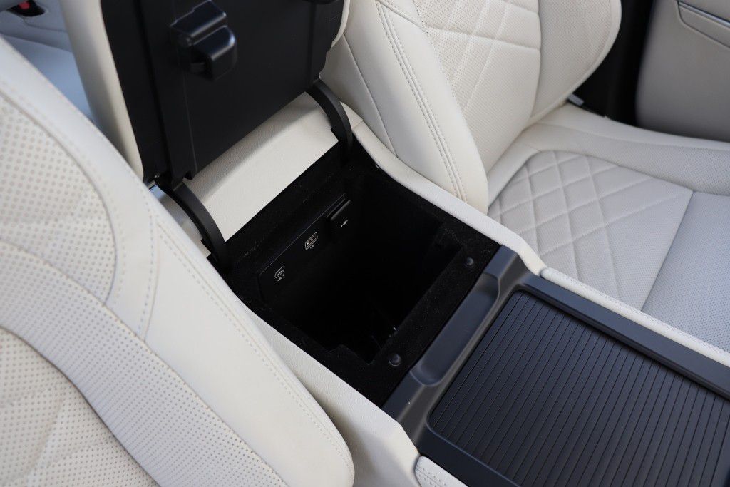 Photo 52 of this JAGUAR F-PACE S