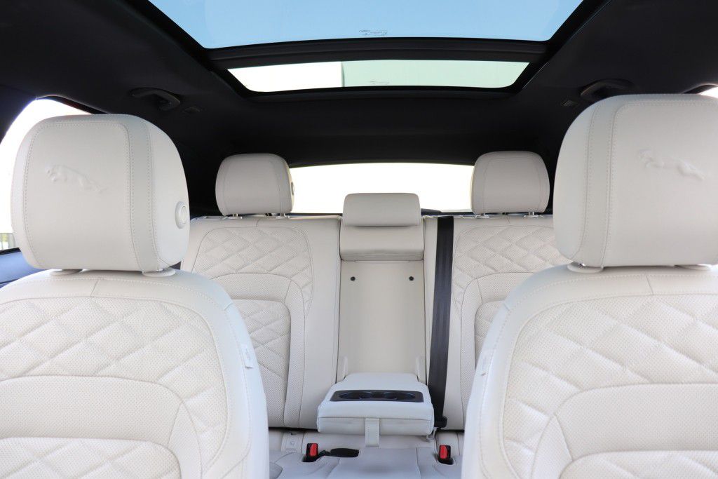 Photo 61 of this JAGUAR F-PACE S