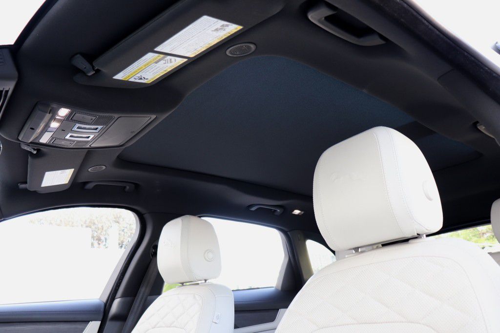 Photo 63 of this JAGUAR F-PACE S