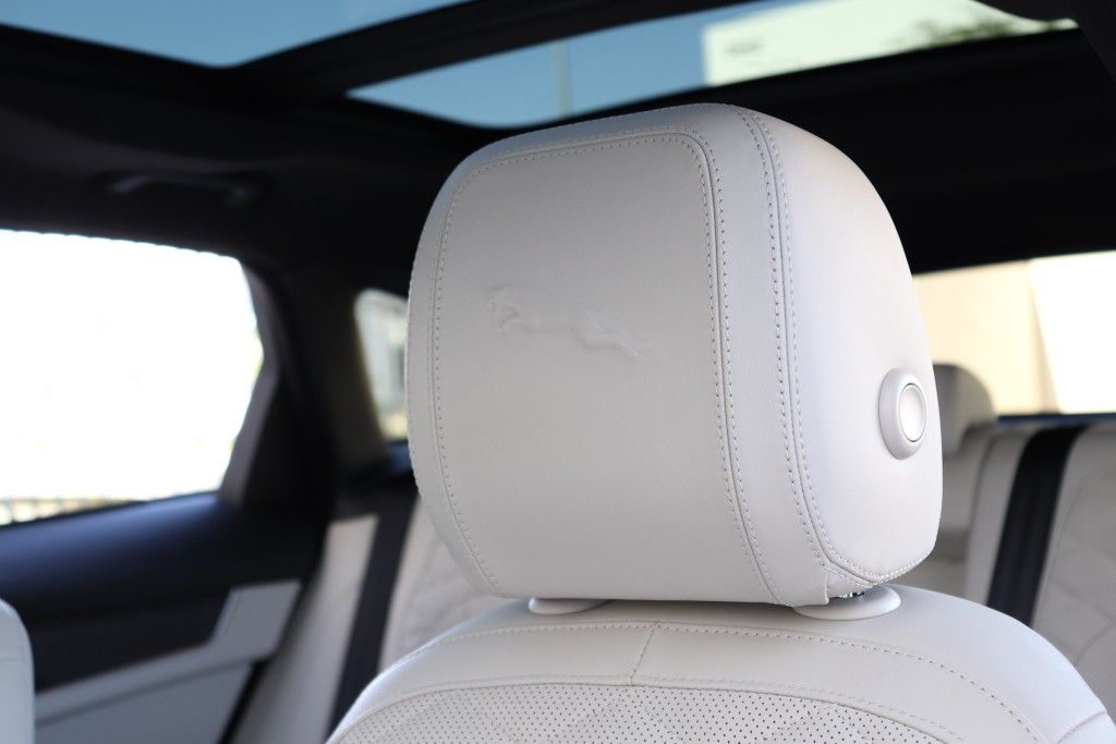 Photo 65 of this JAGUAR F-PACE S