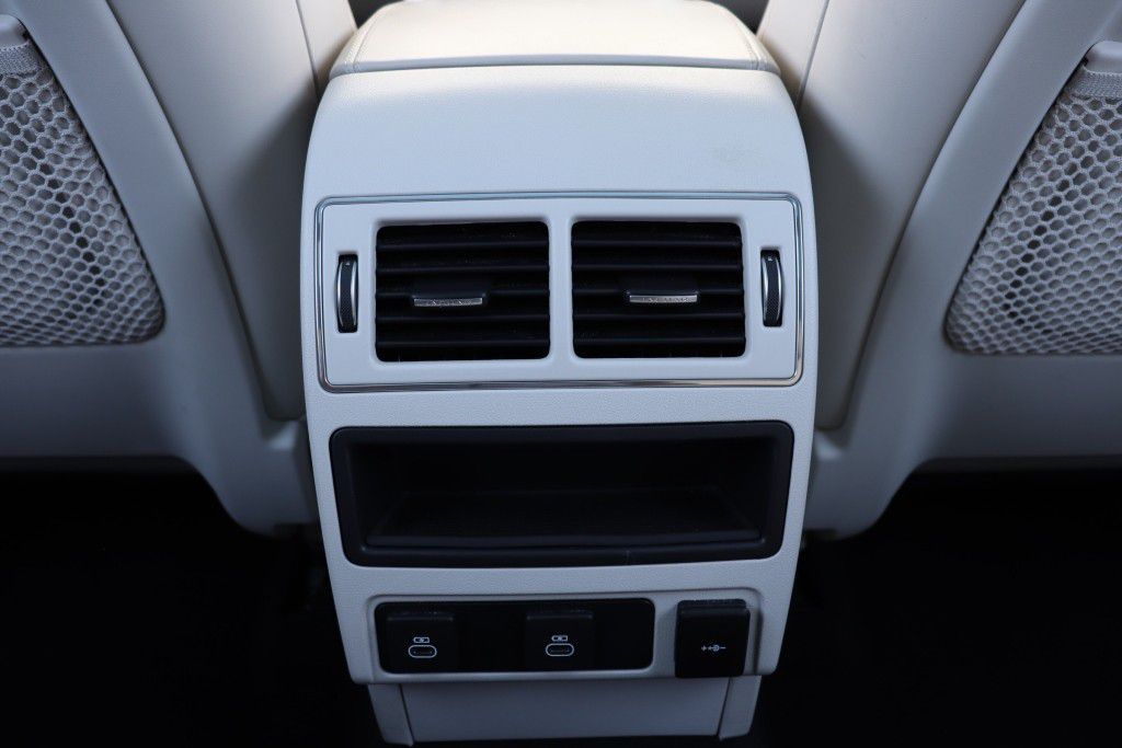 Photo 68 of this JAGUAR F-PACE S