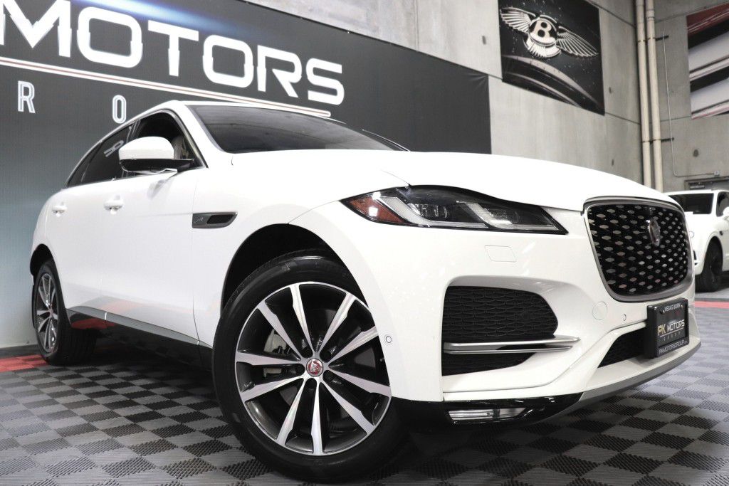 Photo 70 of this JAGUAR F-PACE S