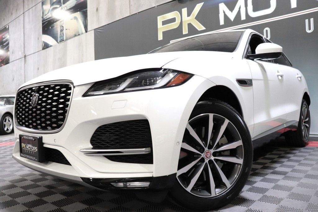 Photo 71 of this JAGUAR F-PACE S