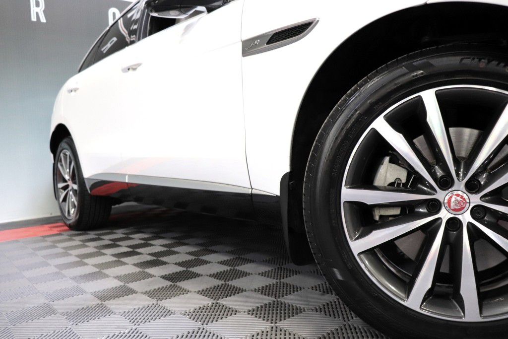 Photo 72 of this JAGUAR F-PACE S