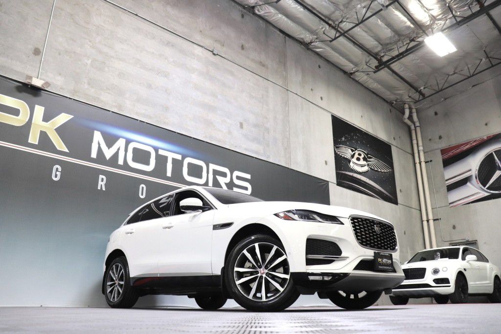Photo 74 of this JAGUAR F-PACE S