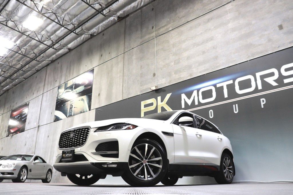 Photo 75 of this JAGUAR F-PACE S