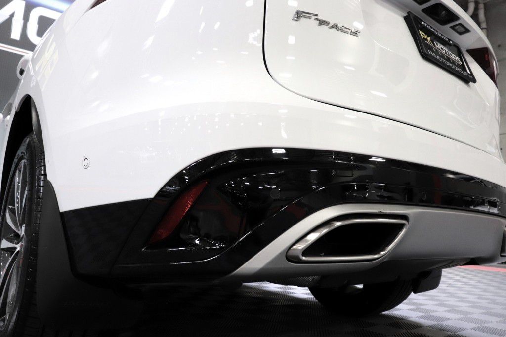 Photo 76 of this JAGUAR F-PACE S