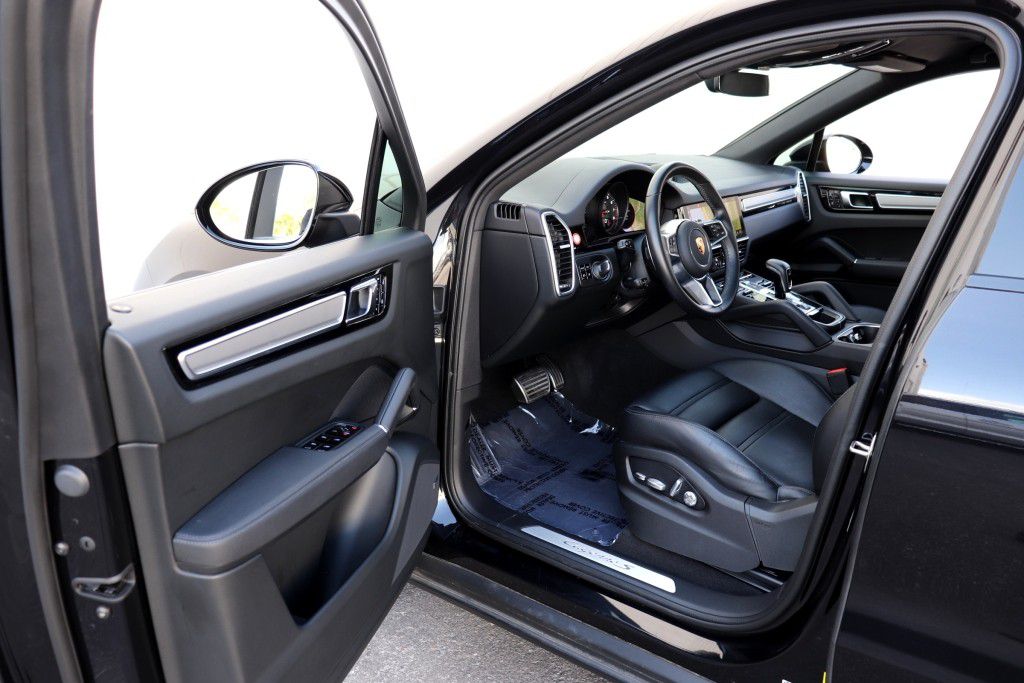 Photo 2 of this PORSCHE CAYENNE S COUPE