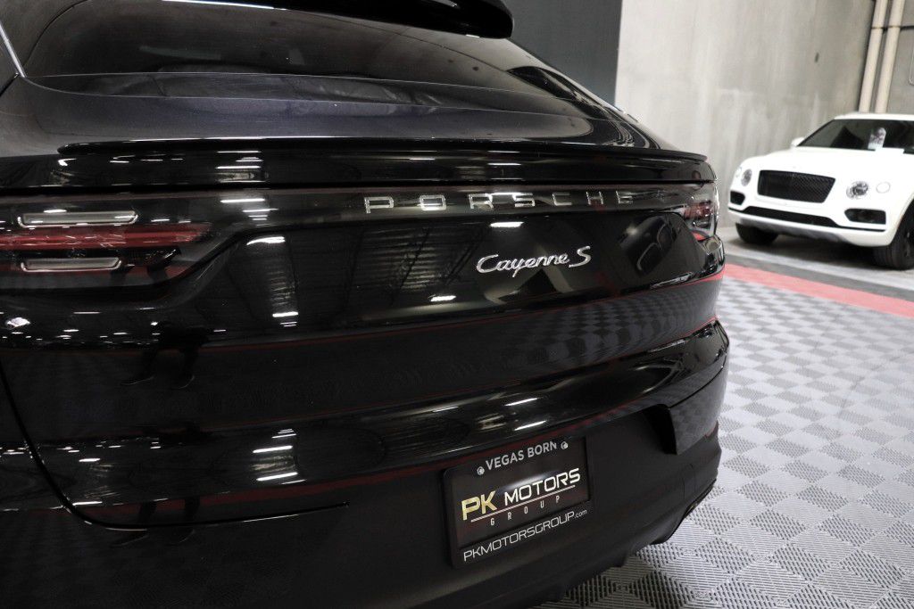 Photo 6 of this PORSCHE CAYENNE S COUPE
