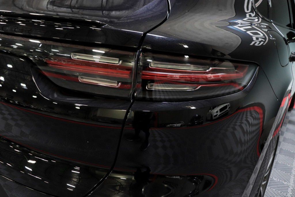 Photo 8 of this PORSCHE CAYENNE S COUPE
