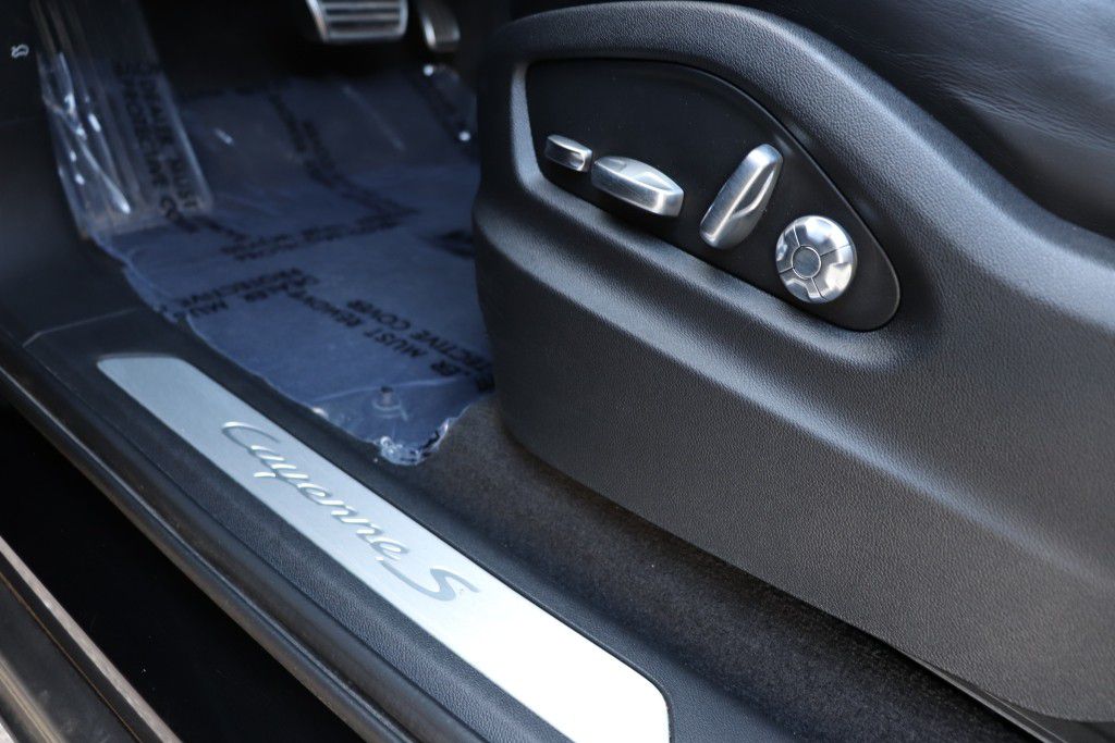 Photo 16 of this PORSCHE CAYENNE S COUPE