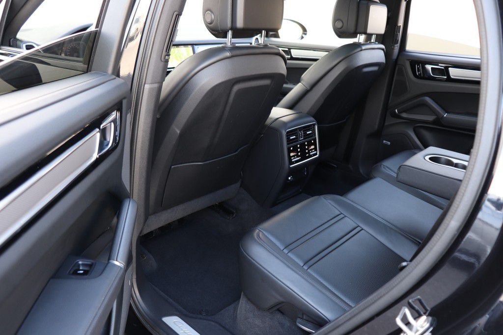 Photo 19 of this PORSCHE CAYENNE S COUPE