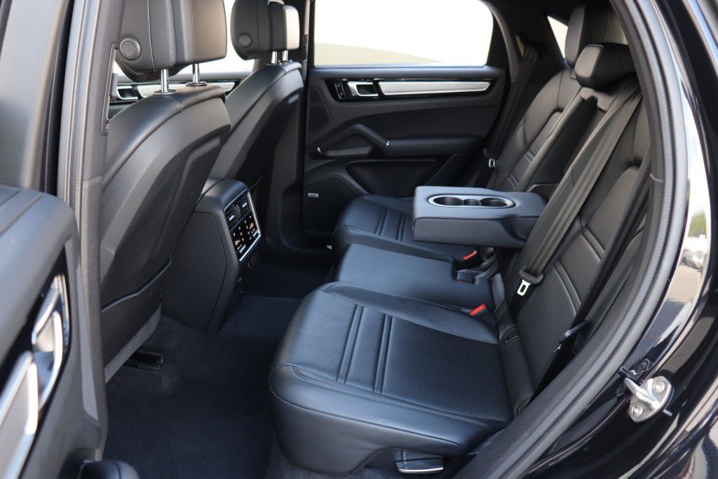 Photo 20 of this PORSCHE CAYENNE S COUPE