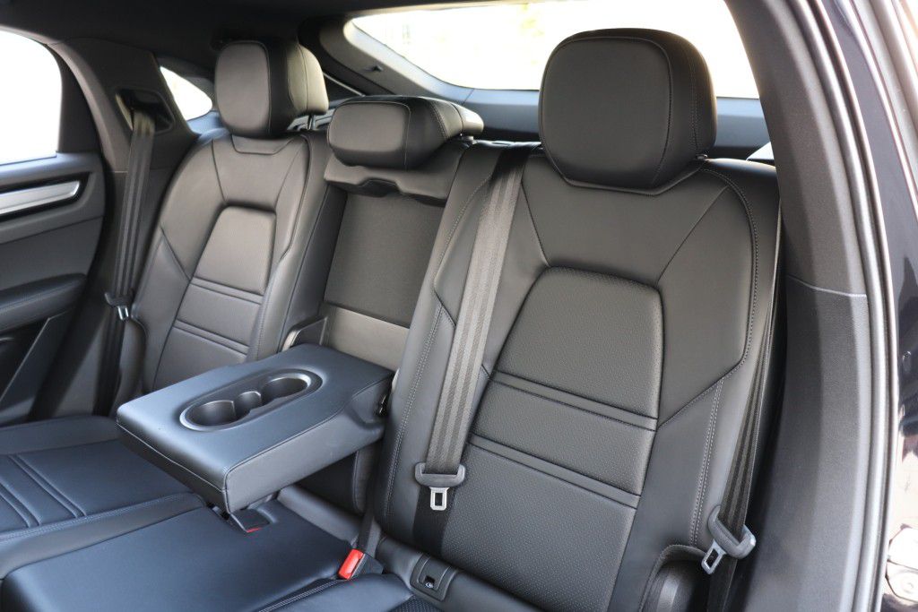 Photo 21 of this PORSCHE CAYENNE S COUPE