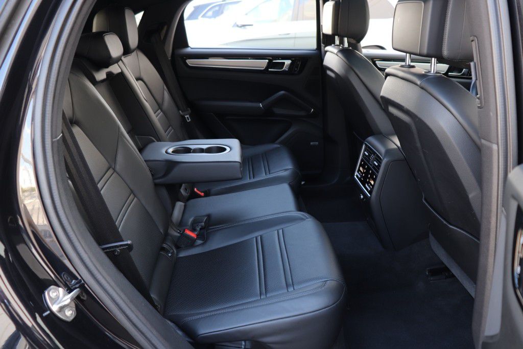 Photo 28 of this PORSCHE CAYENNE S COUPE