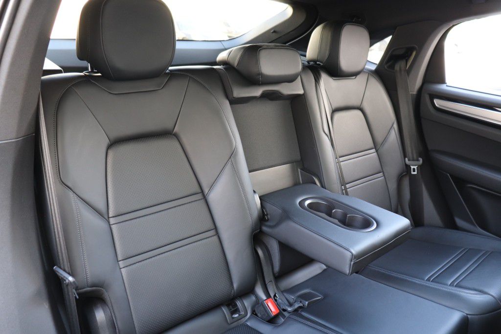 Photo 29 of this PORSCHE CAYENNE S COUPE