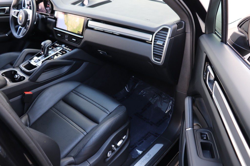 Photo 30 of this PORSCHE CAYENNE S COUPE