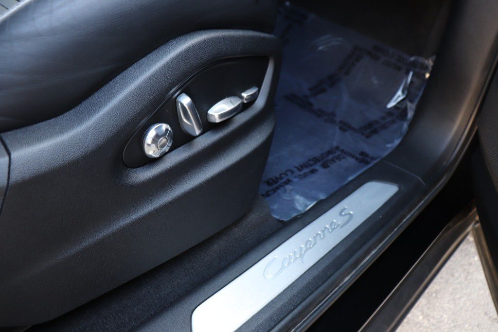 Photo 31 of this PORSCHE CAYENNE S COUPE