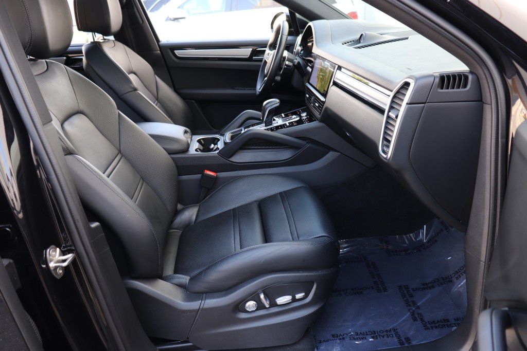 Photo 32 of this PORSCHE CAYENNE S COUPE