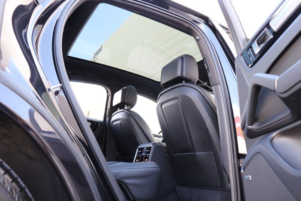 Photo 35 of this PORSCHE CAYENNE S COUPE