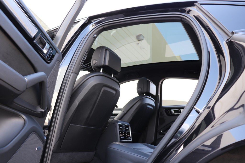 Photo 36 of this PORSCHE CAYENNE S COUPE