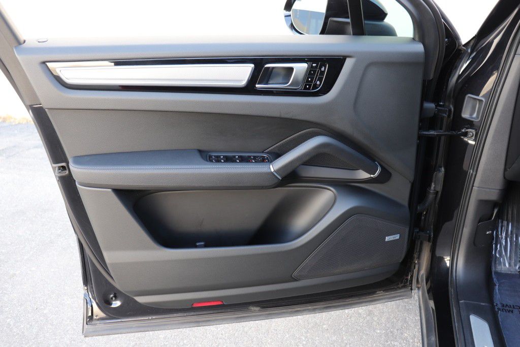 Photo 37 of this PORSCHE CAYENNE S COUPE