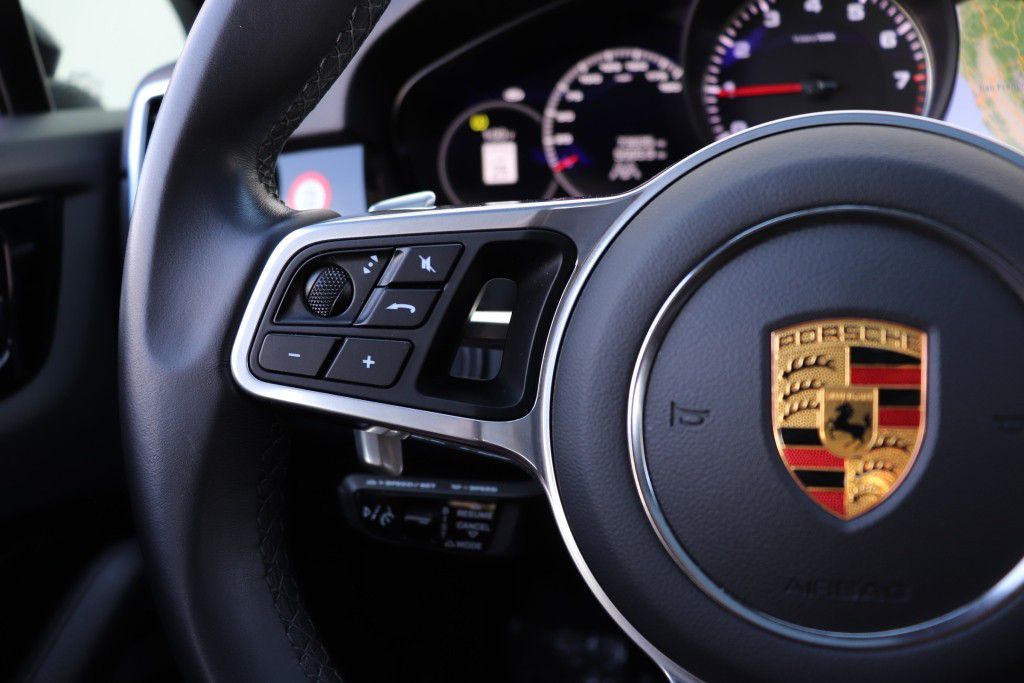 Photo 40 of this PORSCHE CAYENNE S COUPE