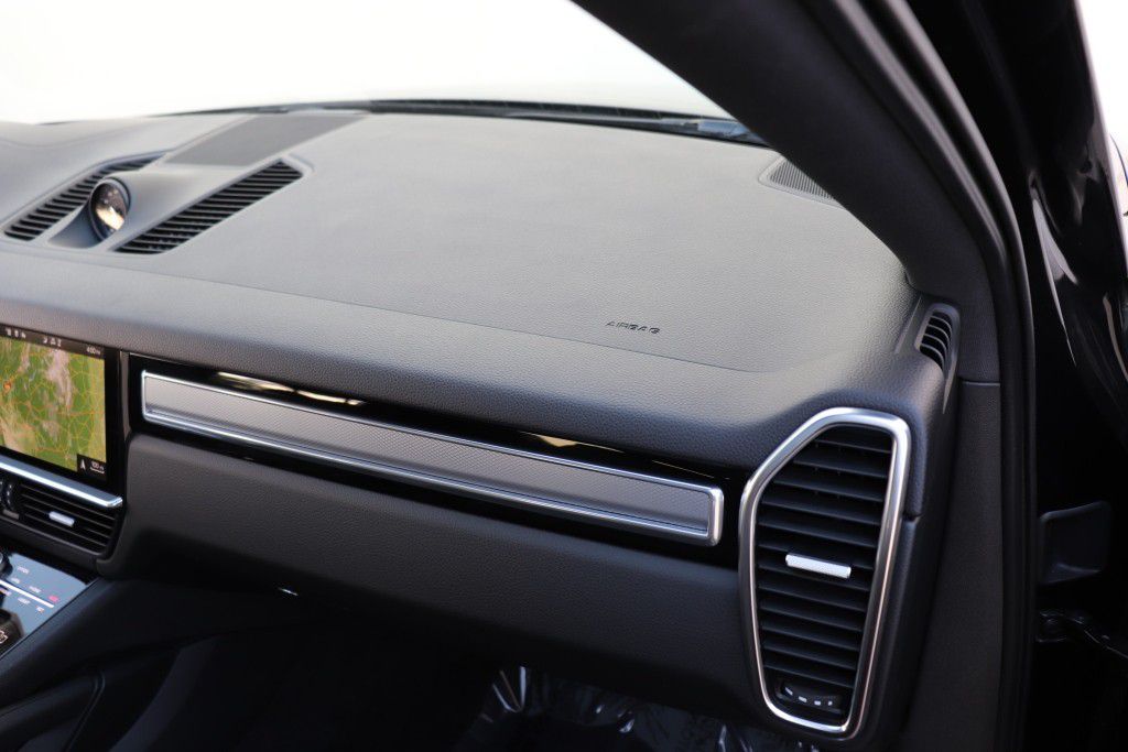 Photo 53 of this PORSCHE CAYENNE S COUPE