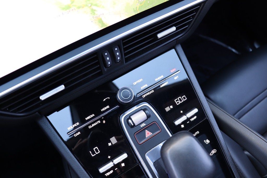 Photo 60 of this PORSCHE CAYENNE S COUPE