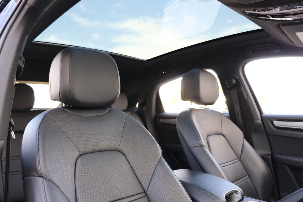 Photo 63 of this PORSCHE CAYENNE S COUPE