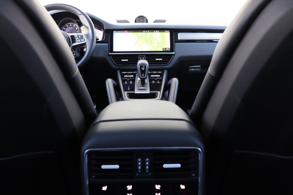 Photo 70 of this PORSCHE CAYENNE S COUPE
