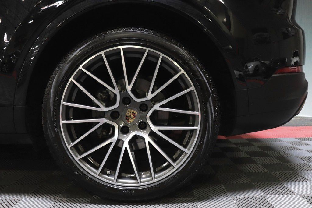 Photo 82 of this PORSCHE CAYENNE S COUPE