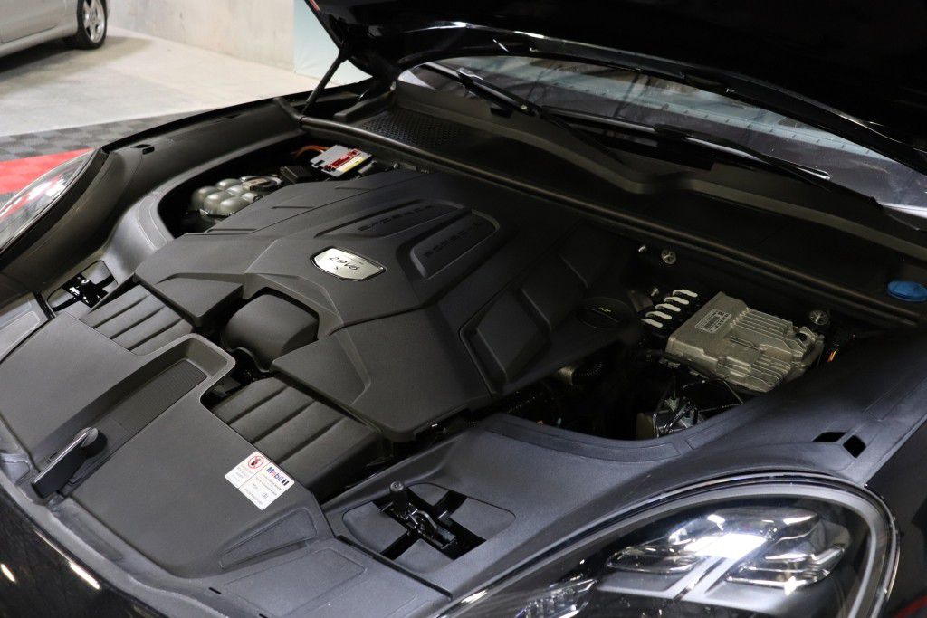 Photo 88 of this PORSCHE CAYENNE S COUPE