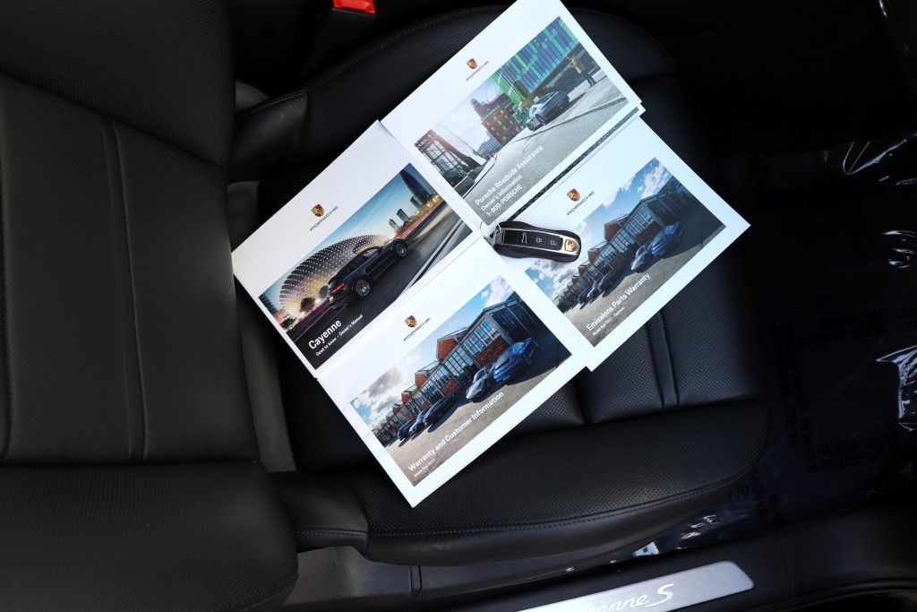Photo 94 of this PORSCHE CAYENNE S COUPE
