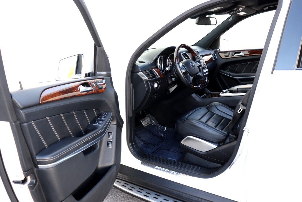 Photo 2 of this MERCEDES-BENZ GL63 AMG