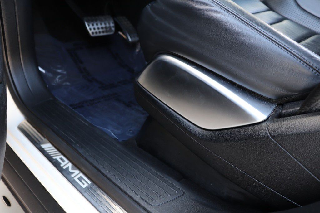 Photo 17 of this MERCEDES-BENZ GL63 AMG