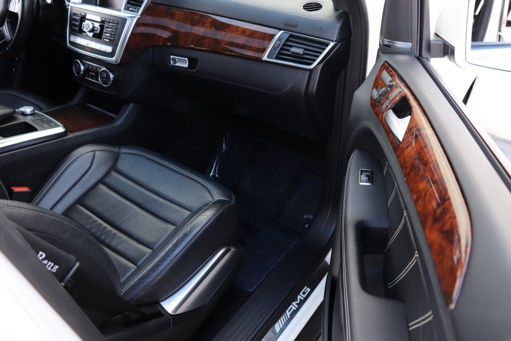 Photo 33 of this MERCEDES-BENZ GL63 AMG
