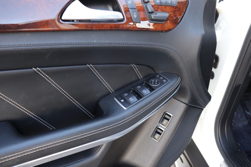 Photo 40 of this MERCEDES-BENZ GL63 AMG