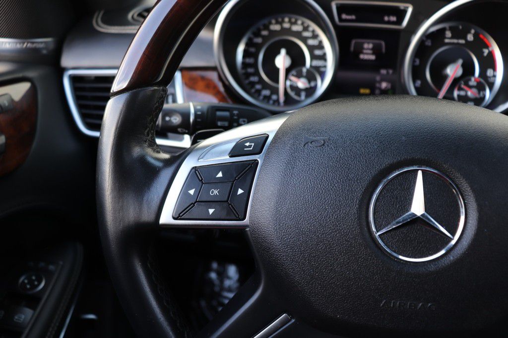 Photo 42 of this MERCEDES-BENZ GL63 AMG